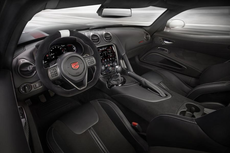 Интерьер Dodge Viper ACR (VX) 2015 года  (фото 89 из 91)